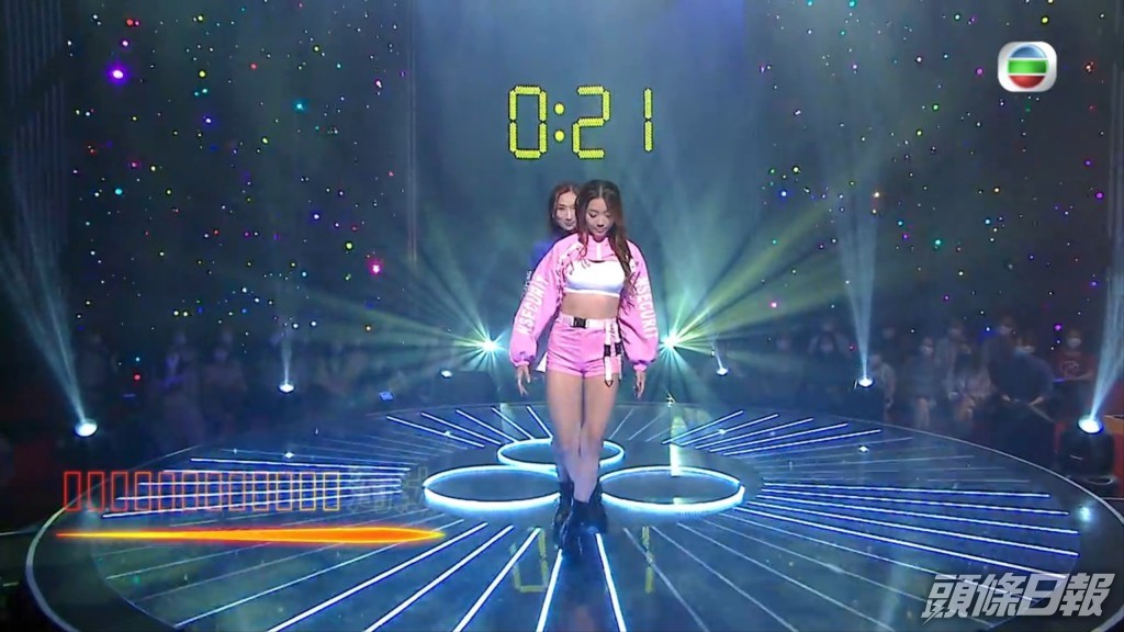 排頭位的莫韻諰企唔穩。